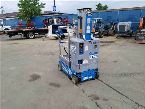2013 Genie GR-20 Vertical Lift