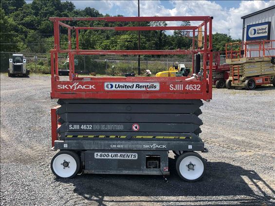 2013 Skyjack SJIII4632 Scissor Lift