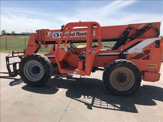 2014 SKYTRAK 8042 Rough Terrain Forklift