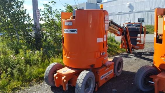 2012 JLG E300AJP