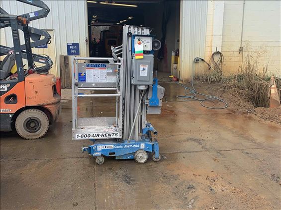 2015 Genie AWP-25SDC Pusharound Lift