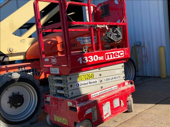2017 MEC 1330SE Scissor Lift