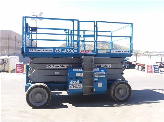 2013 Genie GS-4390 RT Scissor Lift