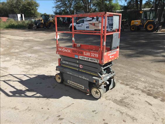 2013 Skyjack SJIII3219 Scissor Lift