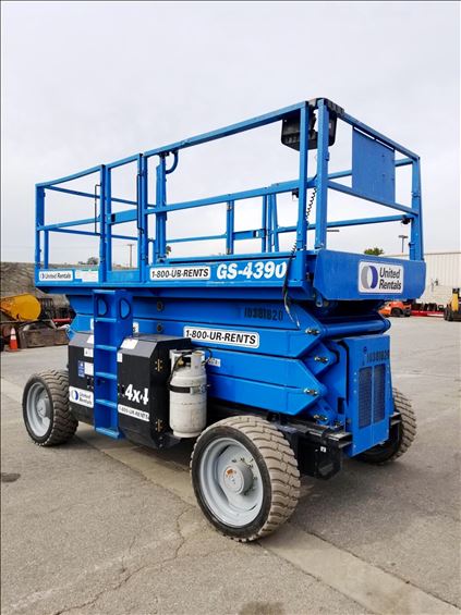 2015 Genie GS-4390 RT Scissor Lift