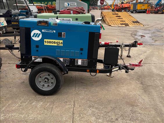 2018 Miller Welders Big Blue 300R Welder