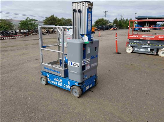 2013 Genie GR-20 Vertical Lift