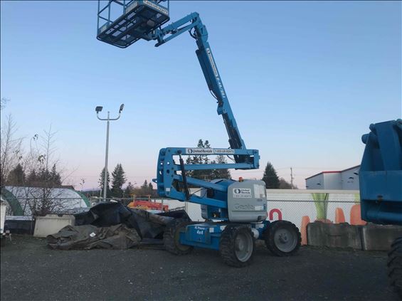 2011 Genie Z-45/25J IC