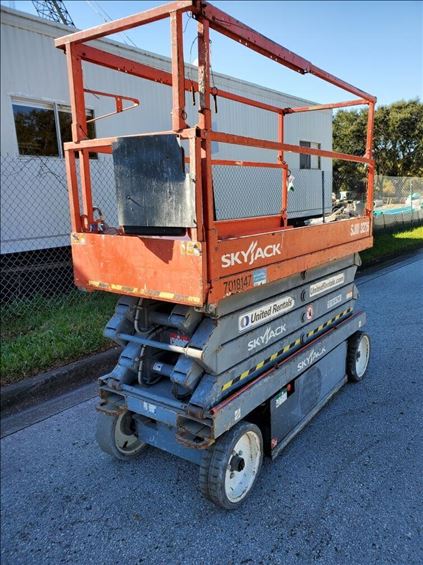 2014 Skyjack SJIII3226 Scissor Lift