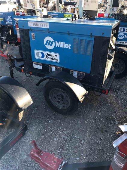 2017 Miller Welders Big Blue 300R Welder