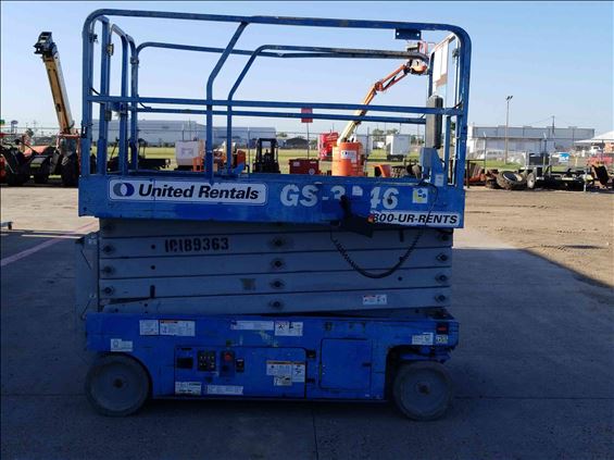 2013 Genie GS-3246 Scissor Lift