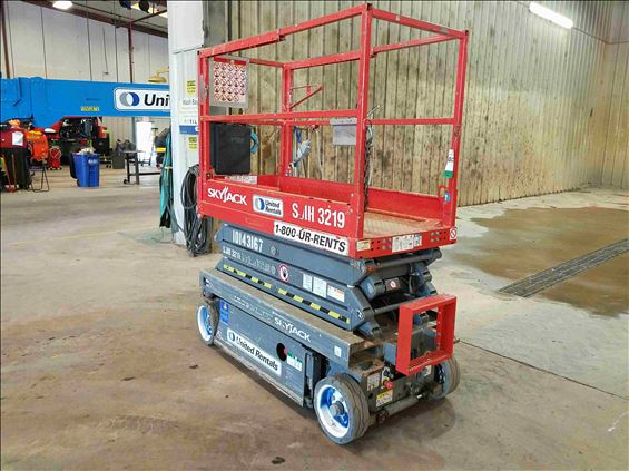 2013 Skyjack SJIII3219 Scissor Lift