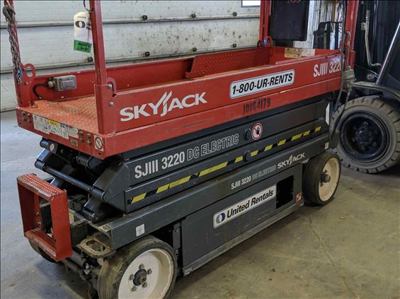 2013 Skyjack SJIII3220 Scissor Lift