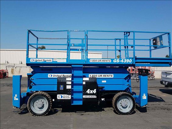 2014 Genie GS-4390 RT Scissor Lift