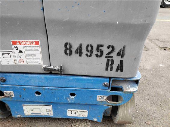 2011 Genie GR-12 Scissor Lift