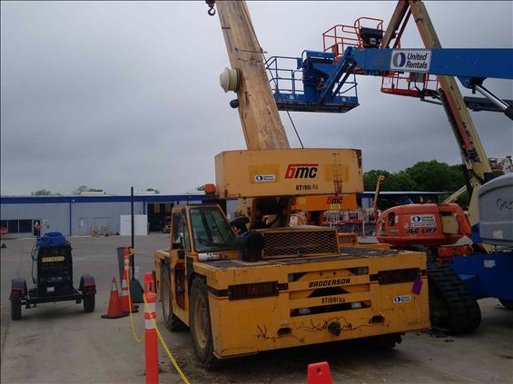 2011 Broderson IC-200-3G Crane
