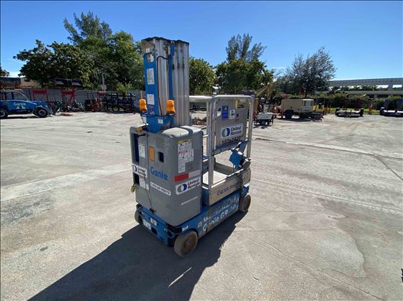 2014 Genie GR-20 Vertical Lift