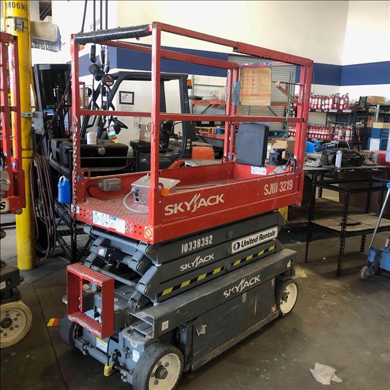 Used 2015 Skyjack SJIII3219 Scissor Lift For Sale in San Diego, CA