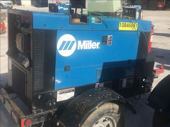 2018 Miller Welders Big Blue 300R Welder