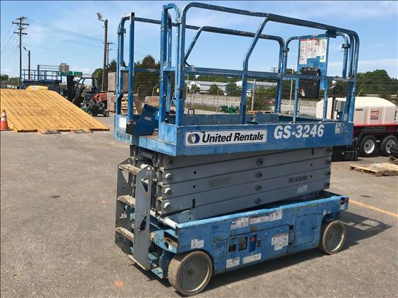 2015 Genie GS-3246 Scissor Lift