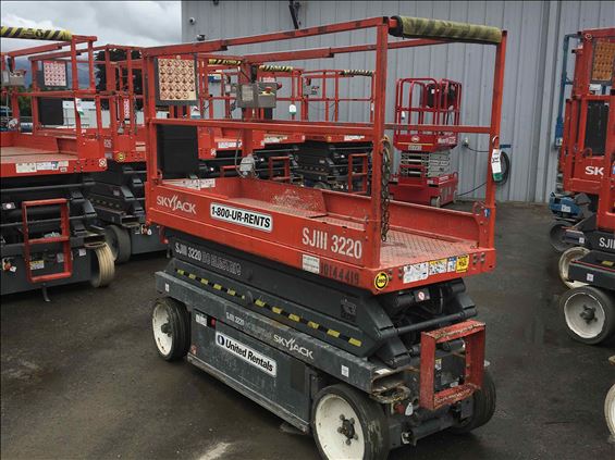 2013 Skyjack SJIII3220 Scissor Lift