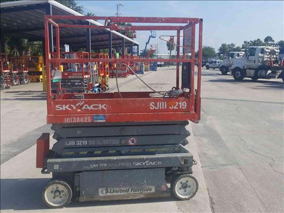 2013 Skyjack SJIII3219 Scissor Lift