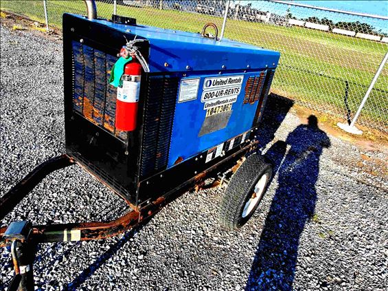 2016 Miller Welders Big Blue 300R Welder