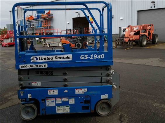 2013 Genie GS-1930 Scissor Lift