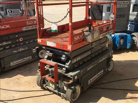 2013 Skyjack SJIII3219 Scissor Lift
