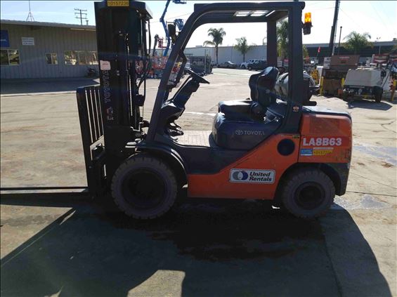 2013 Toyota 8FGU30 Warehouse Forklift