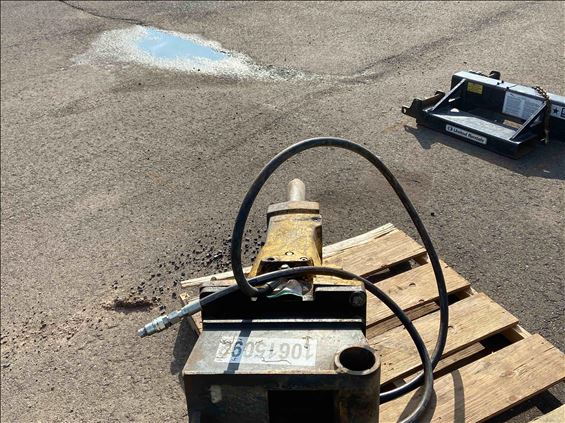 2017 Atlas Copco SB 452 Attachment