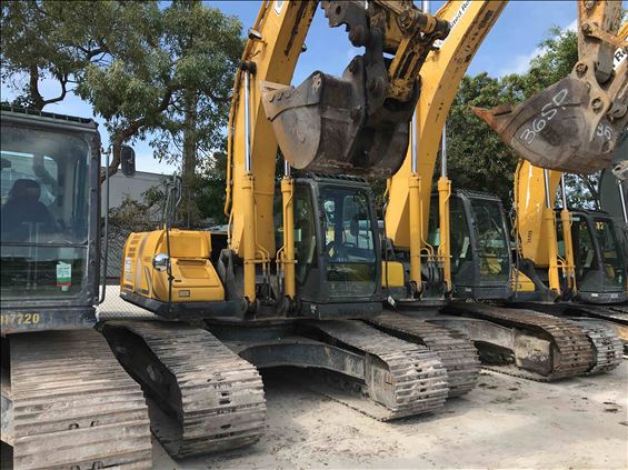 2015 Kobelco SK210LC Excavator