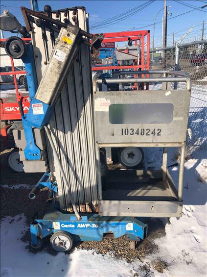 2015 Genie AWP-30SDC Pusharound Lift