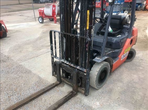 2014 Toyota 8FGU25 Warehouse Forklift