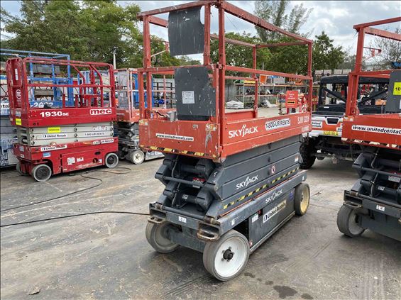 2014 Skyjack SJIII3226 Scissor Lift