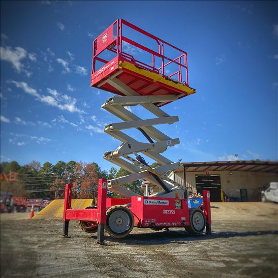 2013 MEC 3259 ERT Scissor Lift