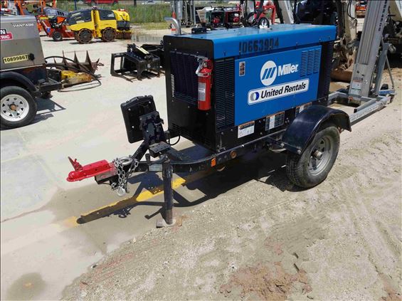 2017 Miller Welders Big Blue 300R Welder