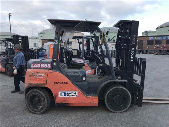 2014 Toyota 8FD35U Warehouse Forklift