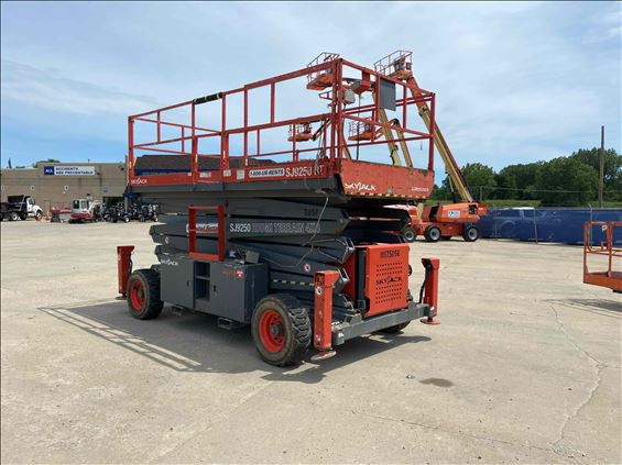 2013 Skyjack SJ9250RT Scissor Lift