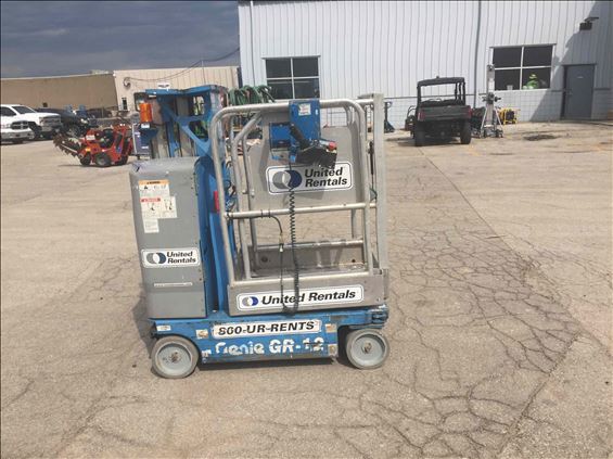 2013 Genie GR-12 Vertical Lift