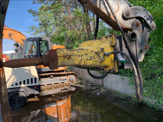 2016 Atlas Copco SB452 Earthmoving Attachment