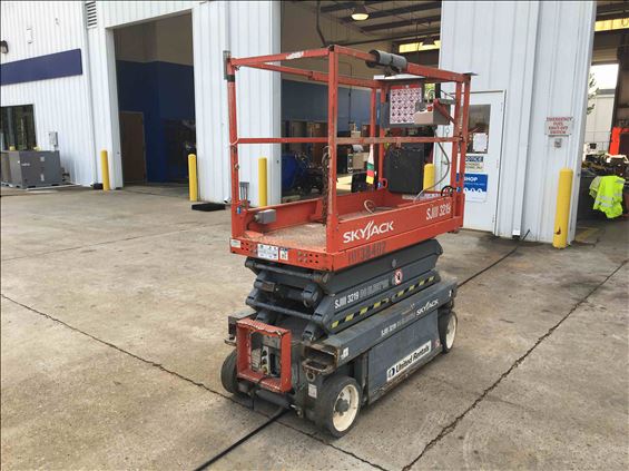 2013 Skyjack SJIII3219 Scissor Lift
