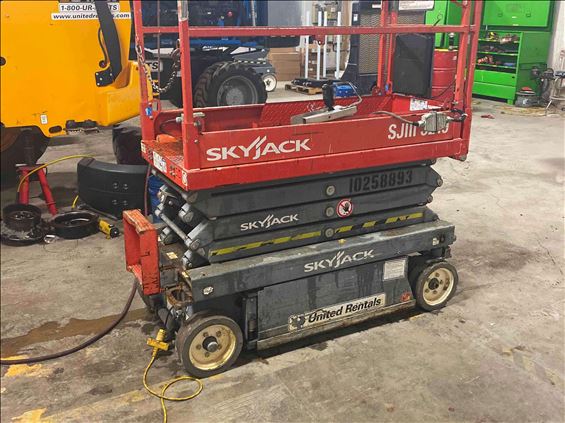 2014 Skyjack SJIII3219 Scissor Lift