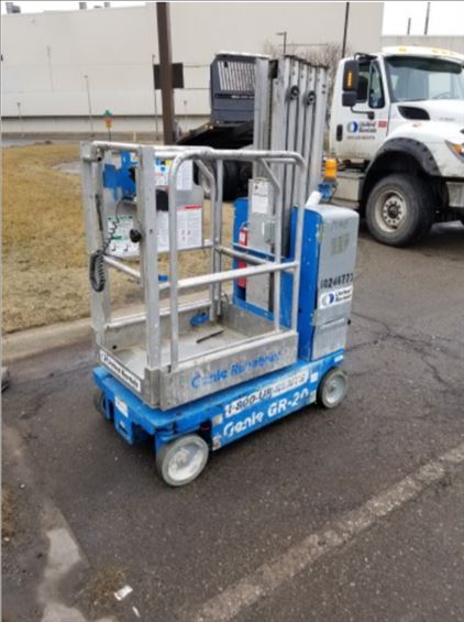 2014 Genie GR-20 Vertical Lift