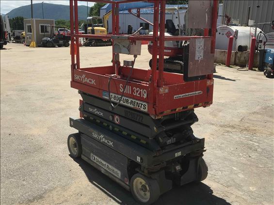 2014 Skyjack SJIII3219 Scissor Lift