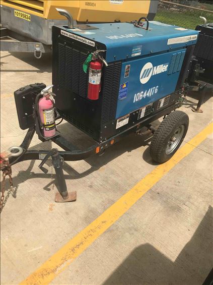 2017 Miller Welders BIG BLUE 400D Welder