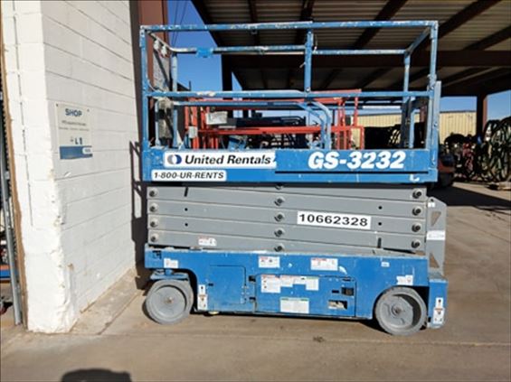 2017 Genie GS-3232 Scissor Lift