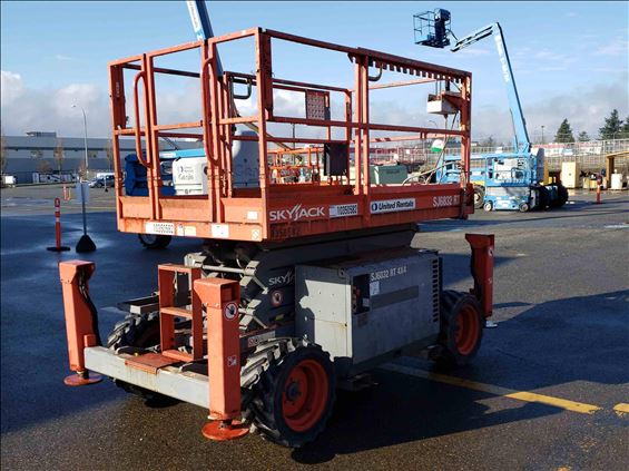 2015 Skyjack SJ6832RT Scissor Lift