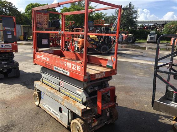 2013 Skyjack SJIII3219 Scissor Lift