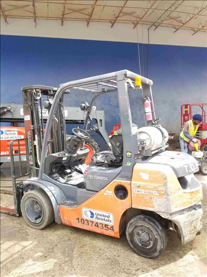 2015 Toyota 8FGU25 Warehouse Forklift